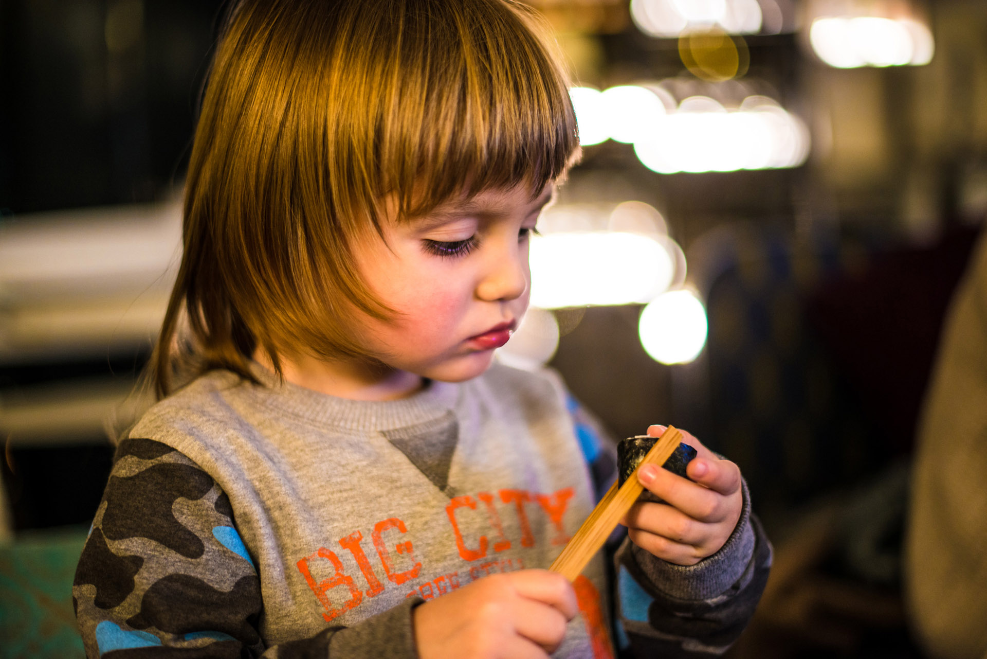 Bambino in ambiente cliente