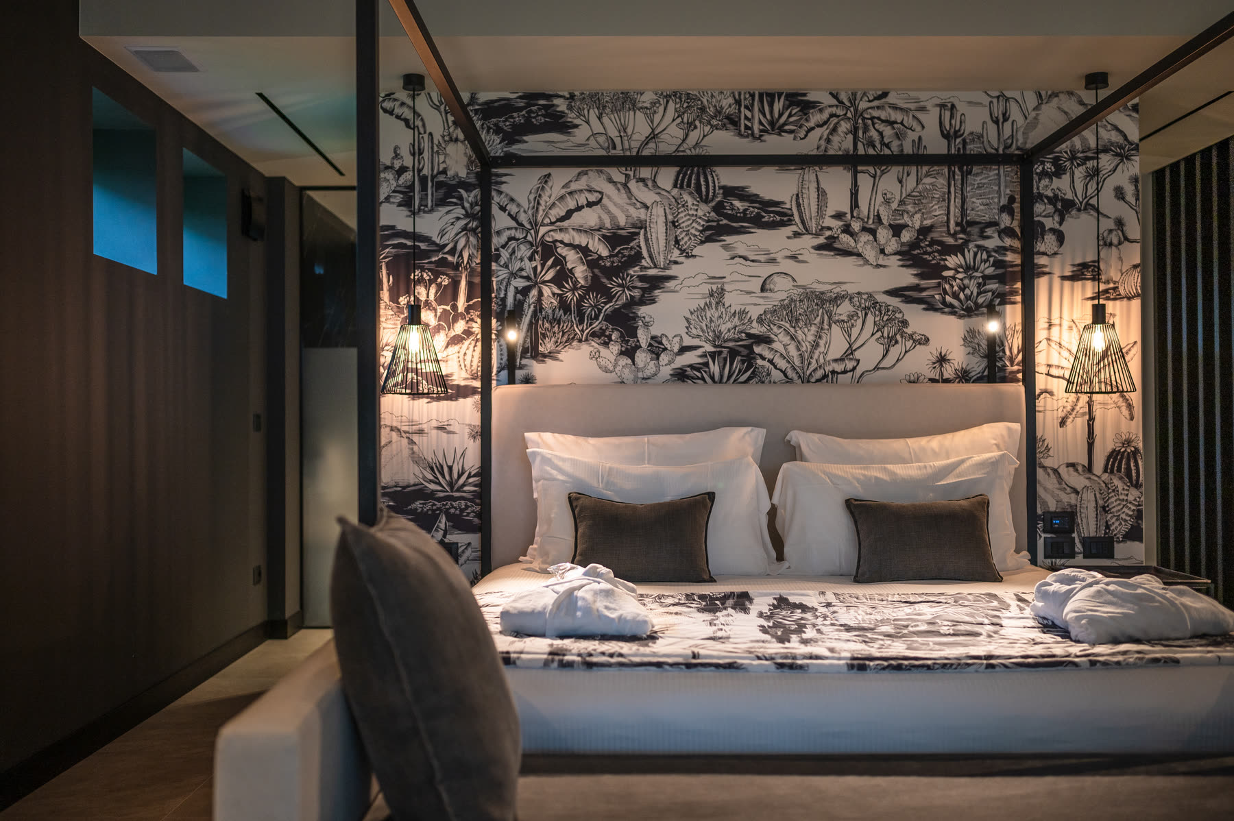 Suite hospitality con carta da parati illustrata
